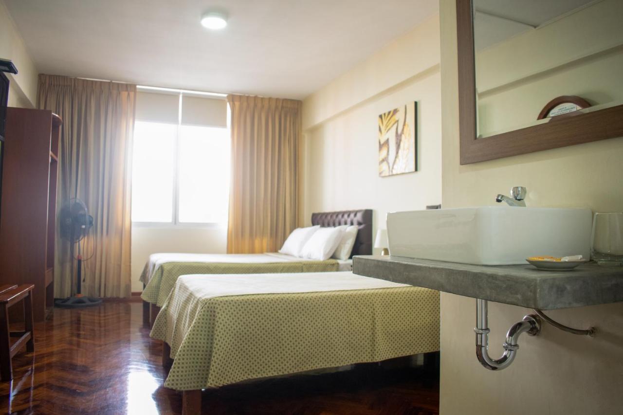 Hostal Solari Trujillo Ngoại thất bức ảnh