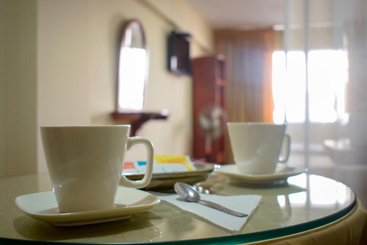 Hostal Solari Trujillo Ngoại thất bức ảnh