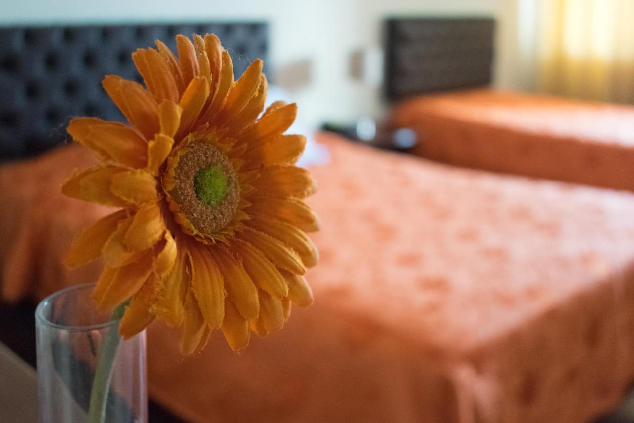 Hostal Solari Trujillo Ngoại thất bức ảnh