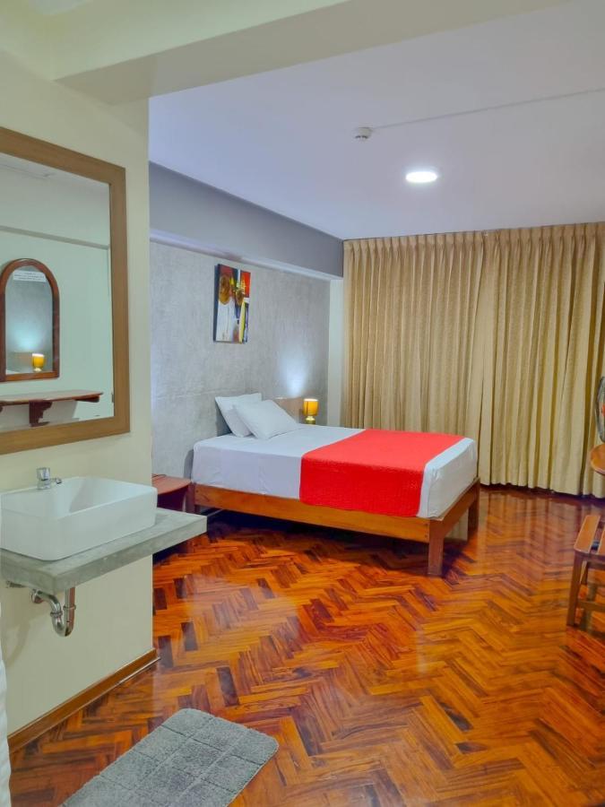 Hostal Solari Trujillo Ngoại thất bức ảnh