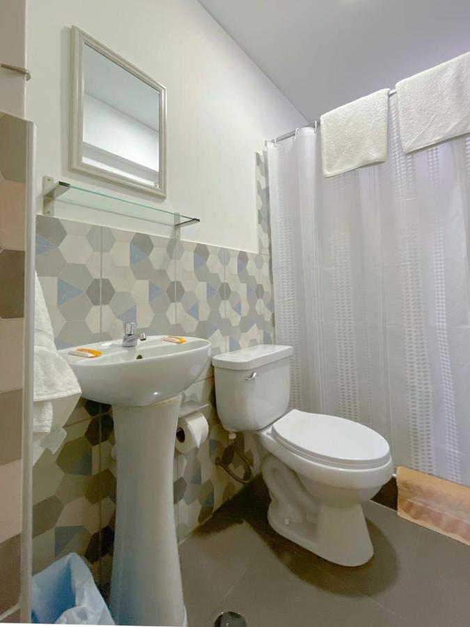 Hostal Solari Trujillo Ngoại thất bức ảnh