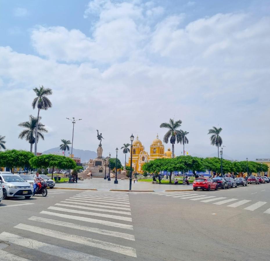 Hostal Solari Trujillo Ngoại thất bức ảnh