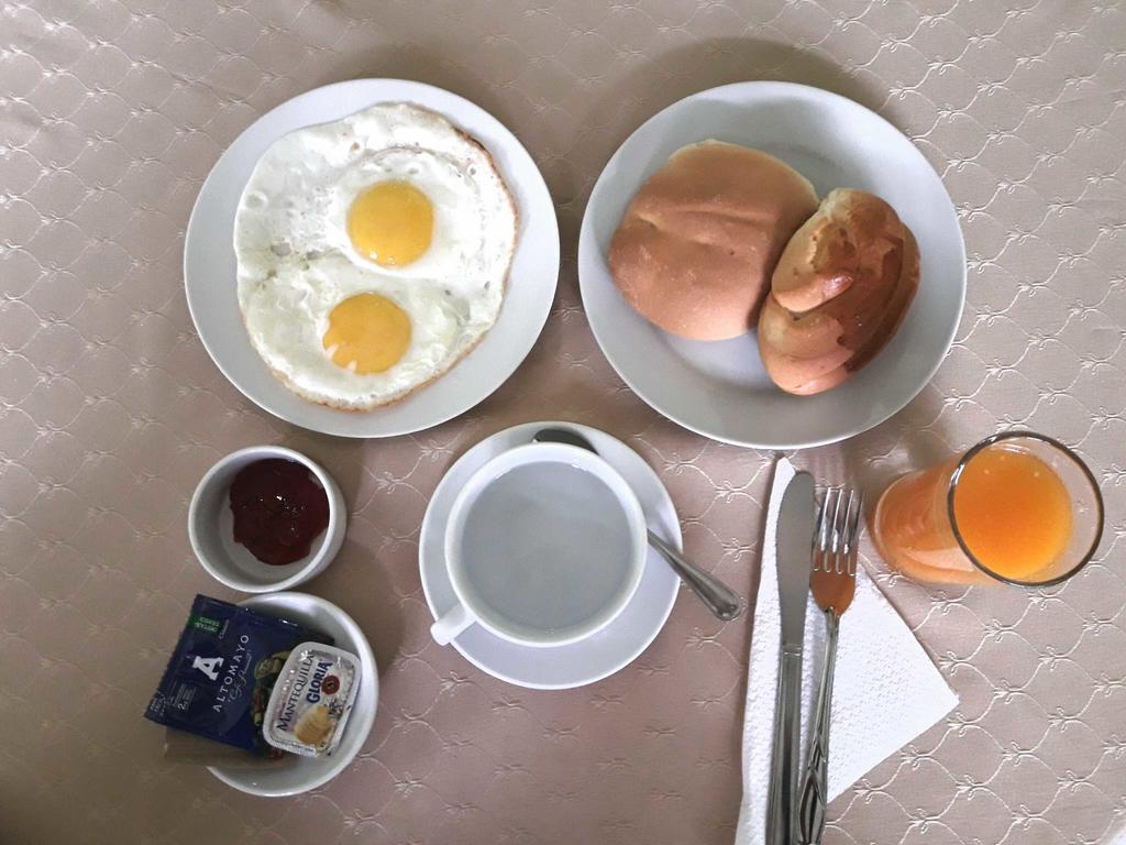 Hostal Solari Trujillo Ngoại thất bức ảnh