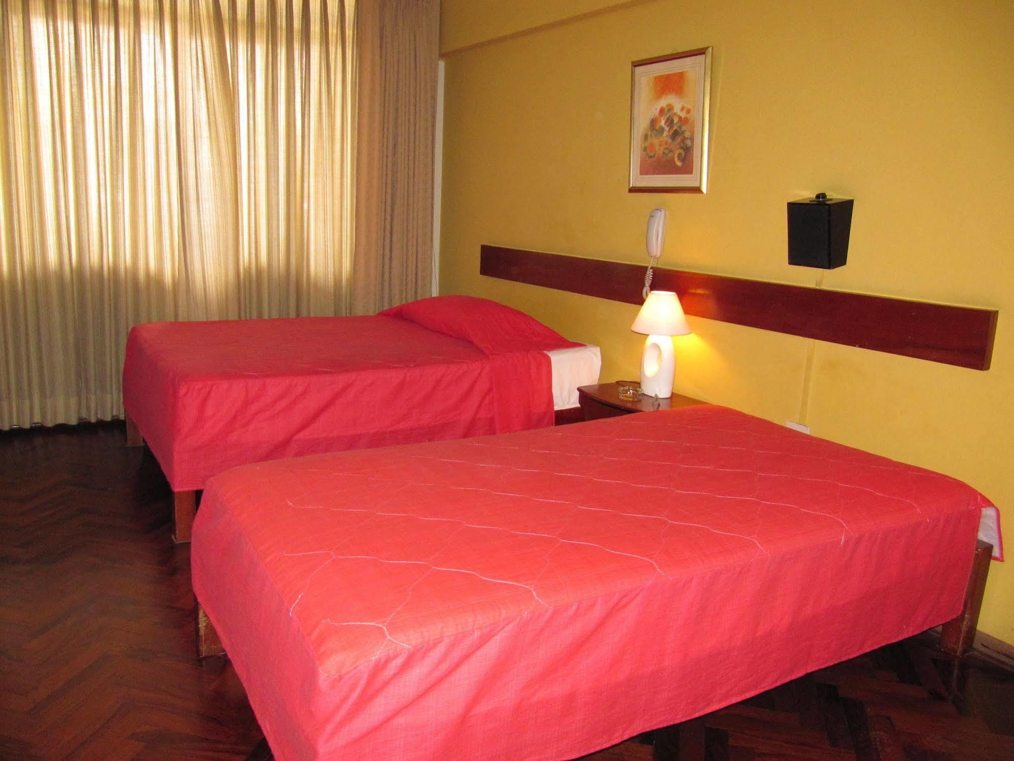 Hostal Solari Trujillo Ngoại thất bức ảnh