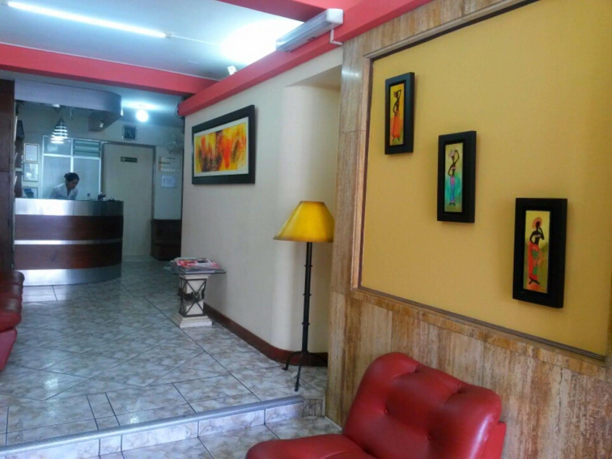 Hostal Solari Trujillo Ngoại thất bức ảnh