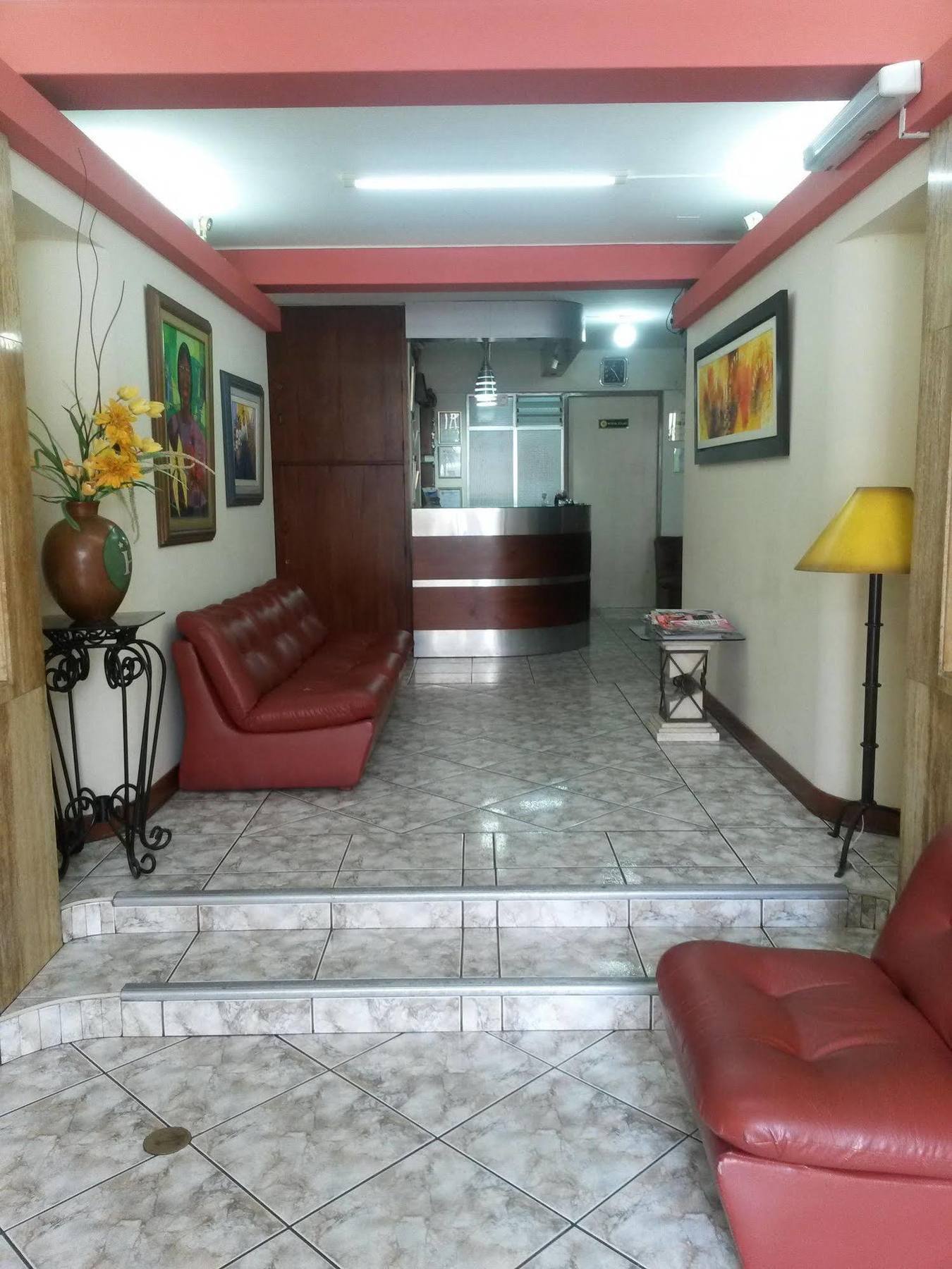 Hostal Solari Trujillo Ngoại thất bức ảnh