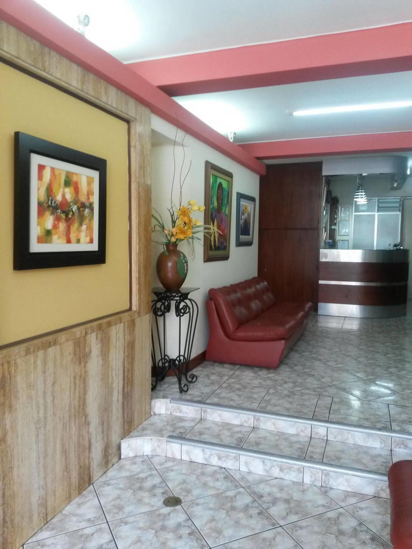 Hostal Solari Trujillo Ngoại thất bức ảnh