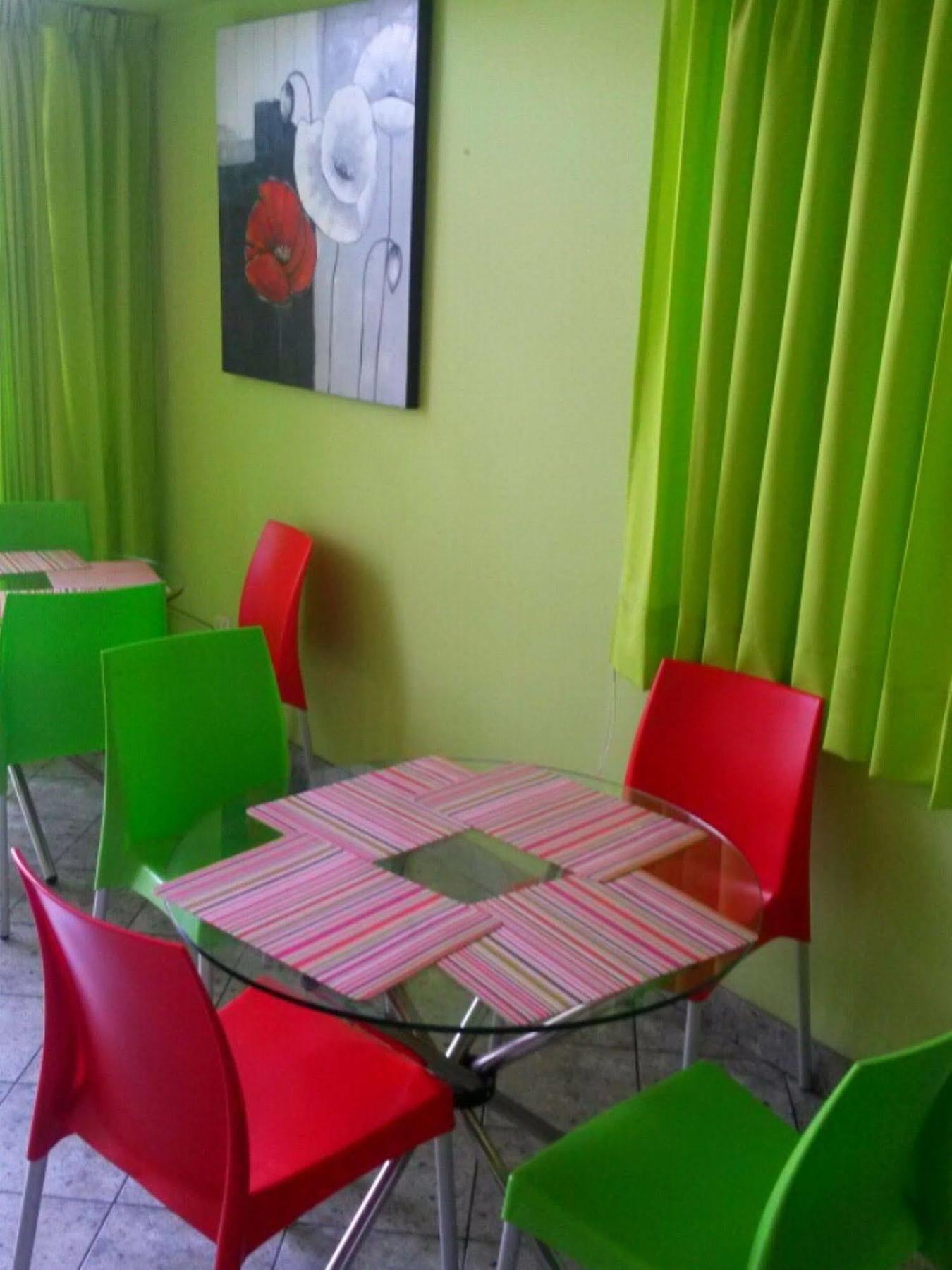 Hostal Solari Trujillo Ngoại thất bức ảnh