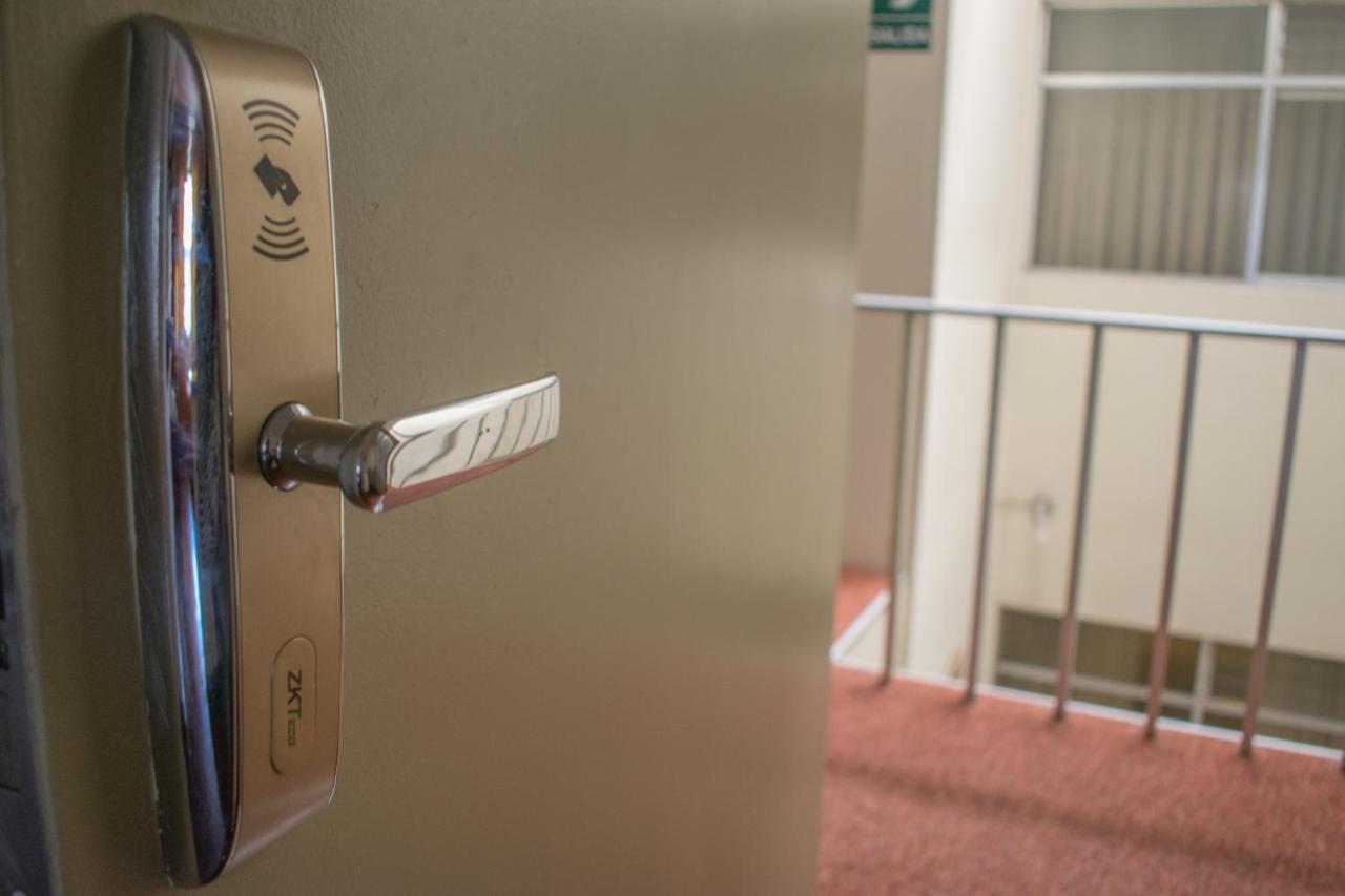 Hostal Solari Trujillo Ngoại thất bức ảnh